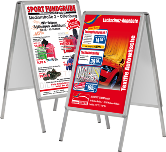 Zwei Kundenstopper mit gedruckten Plakaten für ein Sportgeschäft und einen Autopflege-Betrieb