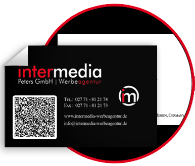 Schwarze und weiße Visitenkarten von Intermedia mit Logo, Kontaktdaten und QR-Code
