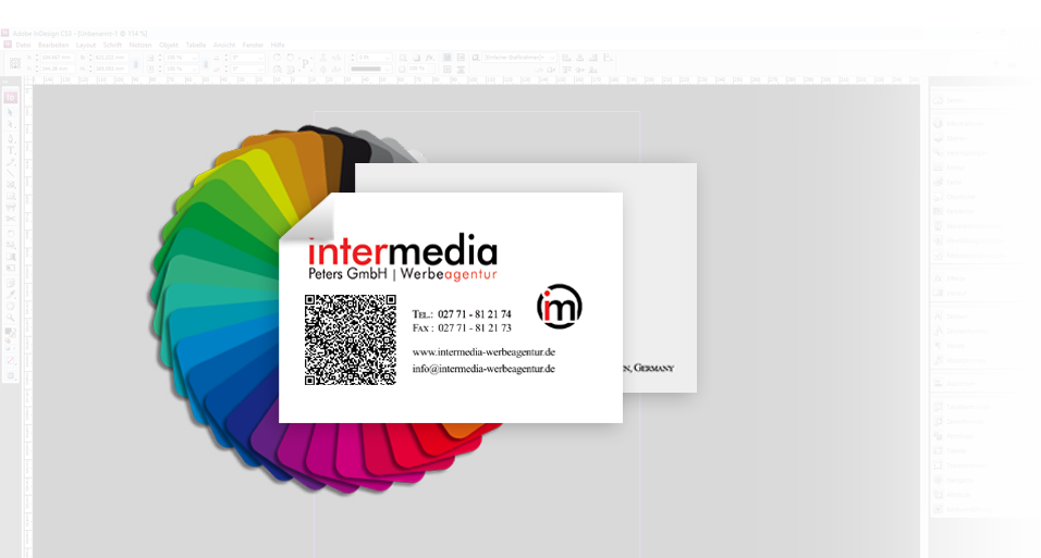 Entwurf einer Visitenkarte mit QR-Code und Farbfächer in Adobe InDesign
